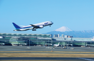 空港中央I.C.へ約32分（約37km）